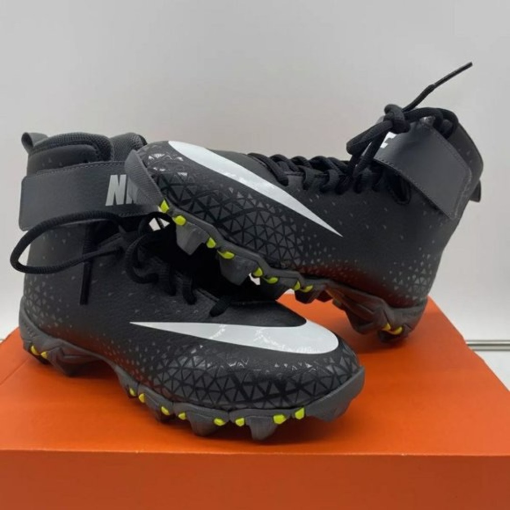 New in Box :Nike Force Savage Shark sz6 Cleats